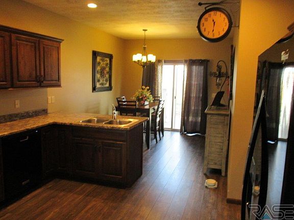 5th image of 808 E El Dorado Ct