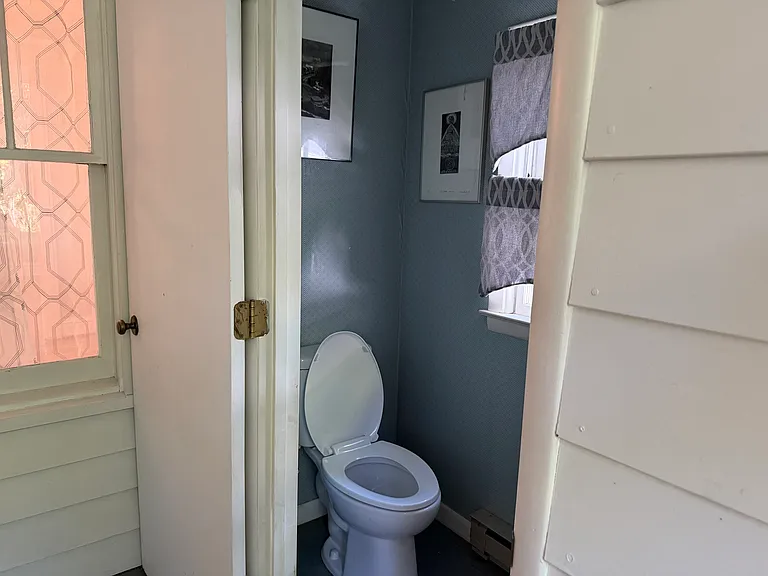 511 Court St S — Photo 11