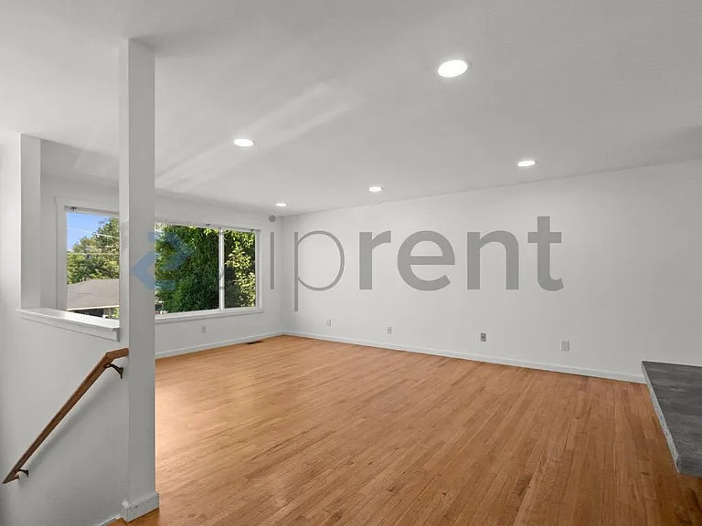 2915 Harris Pl S — Photo 4