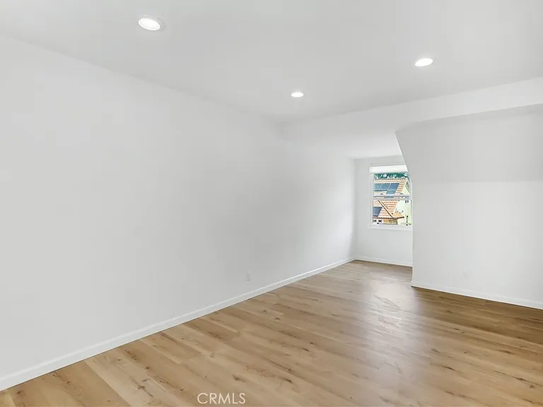 24 Clay — Photo 10