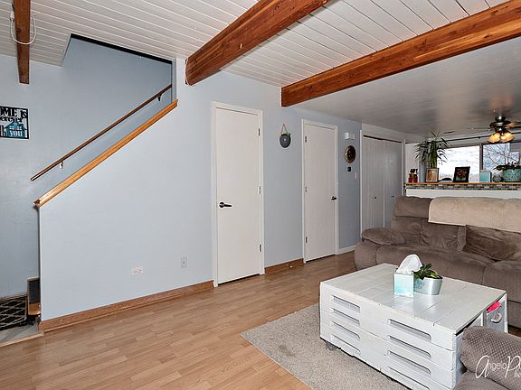3rd image of 431 Meadow Hill Ln