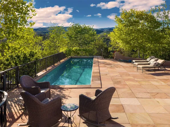 197 Circle Dr, Santa Fe, NM 87501