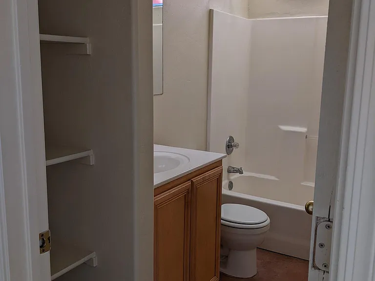 1636 E 10th St #2 — Photo 10