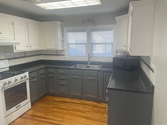 4th image of 1220 Hood St