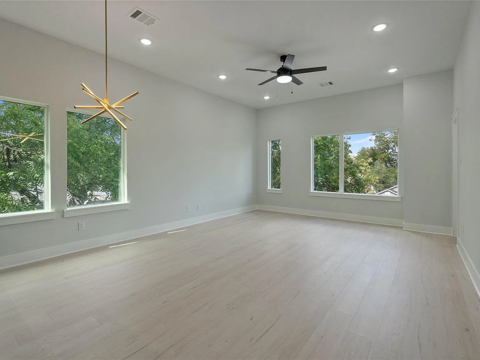 2 bed, 2.0 bath, 1126 sqft, $2,000 — Photo 4