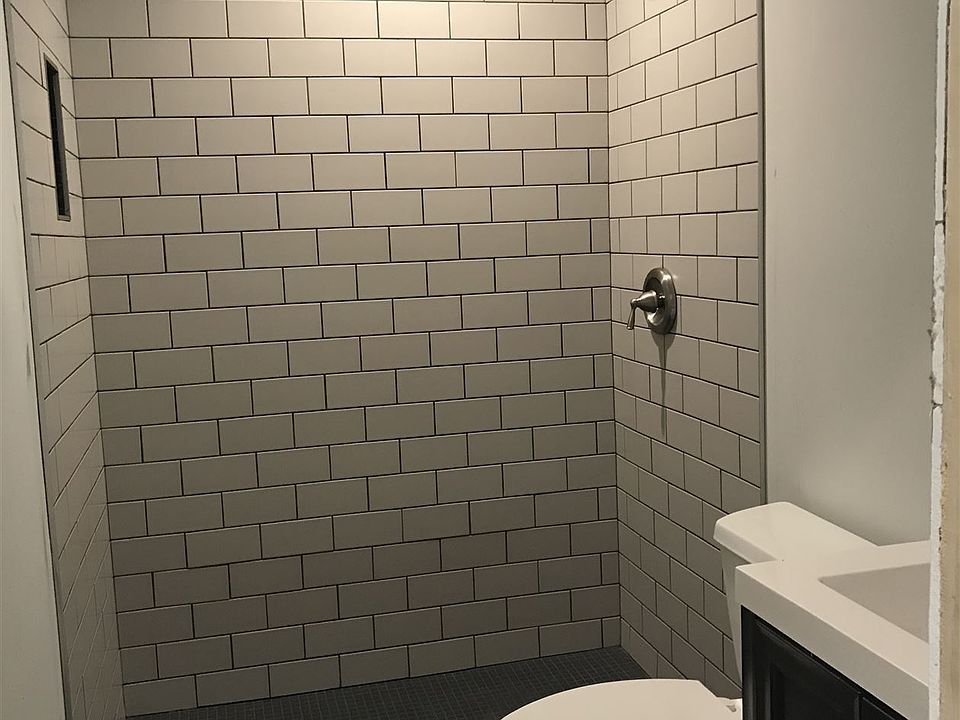Bath 2nd FL