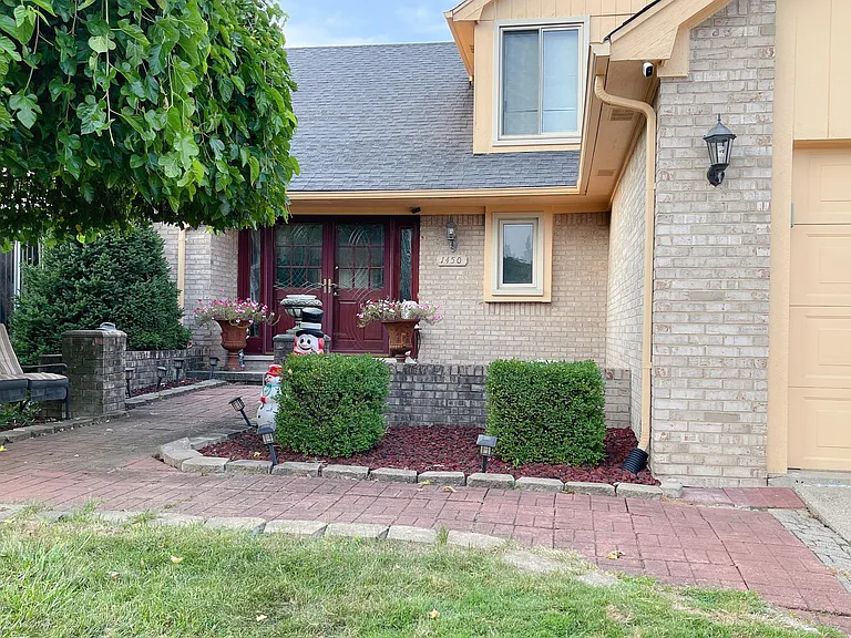 1450 Durand Dr — Photo 12