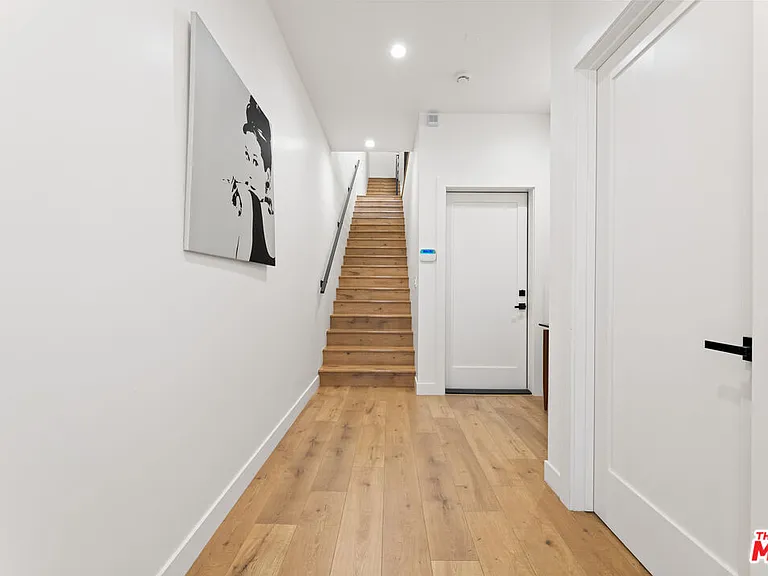 5118 Laurel Canyon Blvd — Photo 7