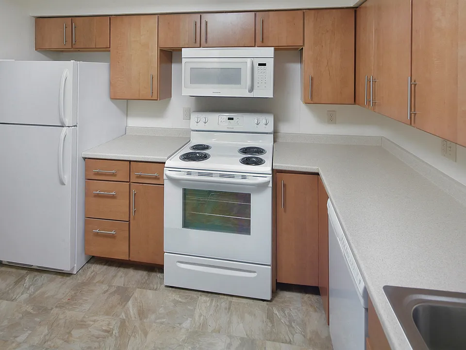 oxford apartments stoughton kitchen