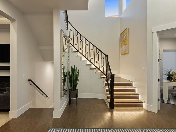 4th image of 1876 W Oakwood Cir N