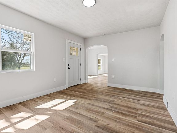 3rd image of 2725 Stonequarry Rd
