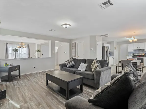 202 Rinehardt St, Hutto, TX 78634