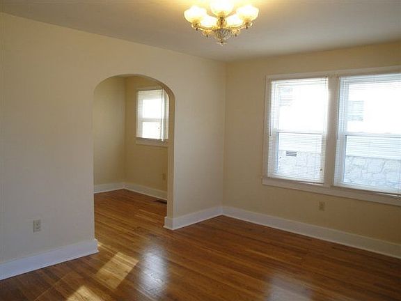 2nd image of 908 Josephine St