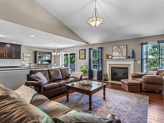 4th image of 515 Amber Way Ct