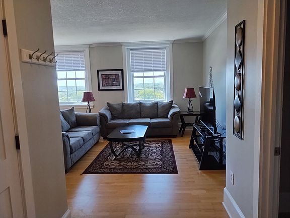 5th image of 402 N Main St APT 303