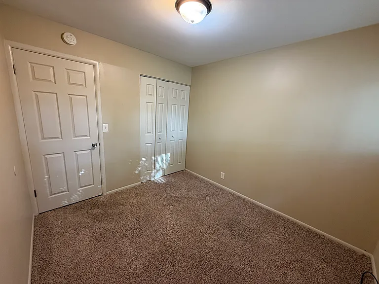 1729 Carlton Ave NE — Photo 6