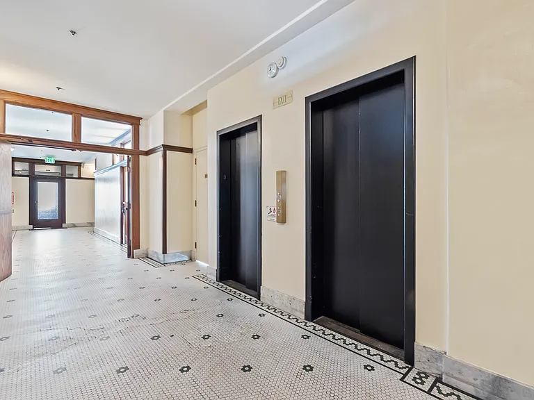 Idaho Building Apartments — Photo 20