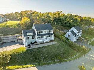 17 Overlook Dr, Danvers, MA 01923