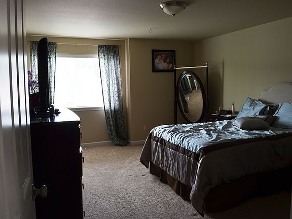 5th image of 4428 Edgewater Blvd NE