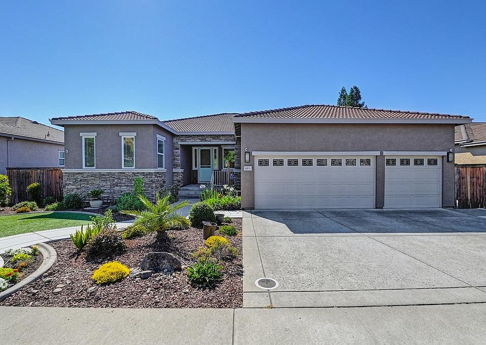 1st image of 400 Luciana Ct