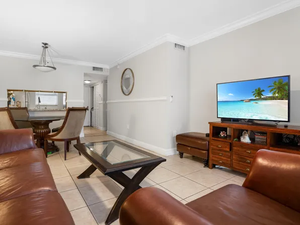 162 NW 92nd Avenue #103, Pembroke Pines, FL 33024