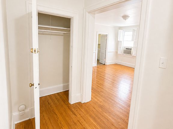 5th image of 126 Westmoreland Ct #9