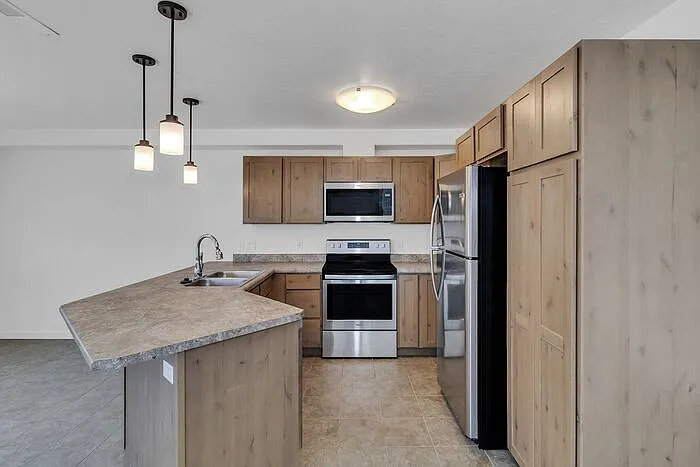 380 White River Dr — Photo 15