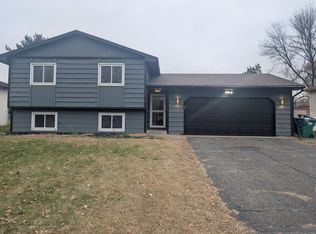 1345 Meadowmoor Dr NE, Fridley, MN 55432