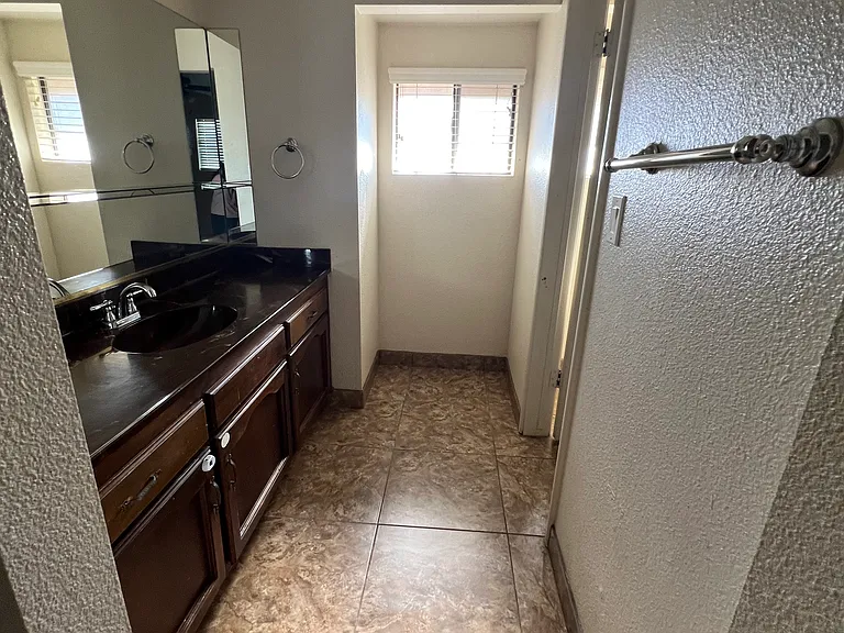 1823 W Whitendale Ave #1823 — Photo 12