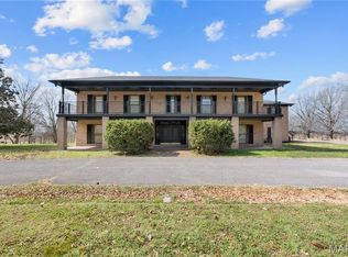 305 Ridge Dr, Sikeston, MO 63801