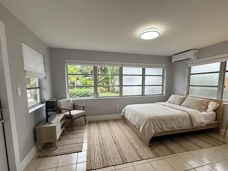 5607 Polk St — Photo 4