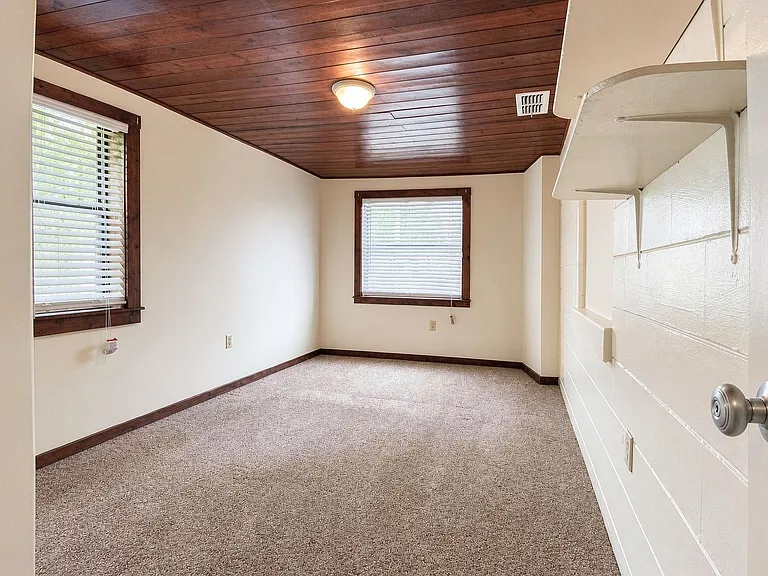 404 Normandy St — Photo 12