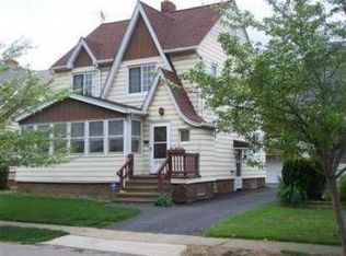 17522 Crestland Rd, Cleveland, OH 44119