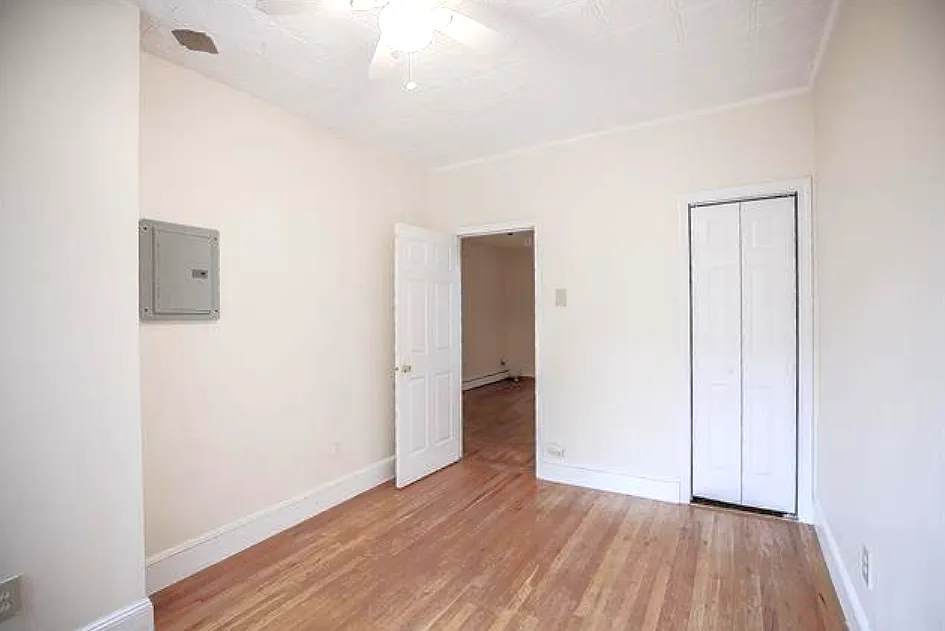 2 bed, 800 sqft, $3,900 — Photo 4