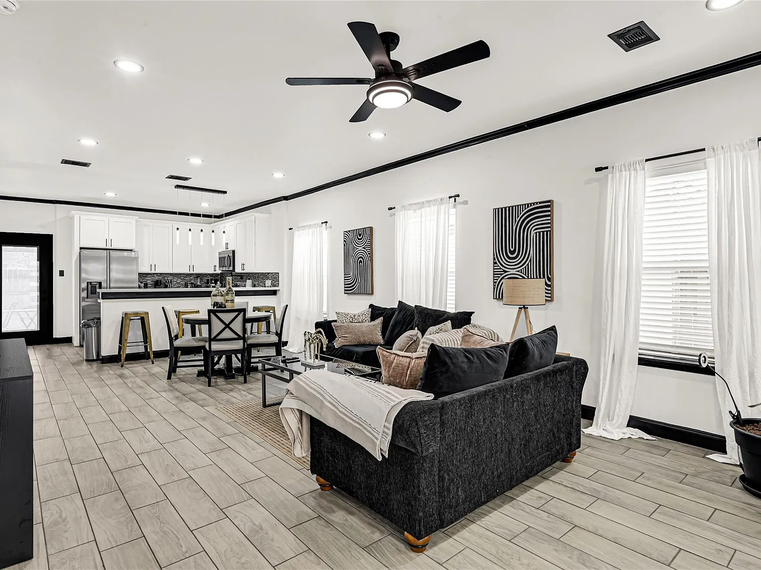 2 bed, 2.5 bath, 1310 sqft, $2,500 — Photo 2