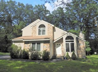 403 Ridge Cir, Cresco, PA 18326