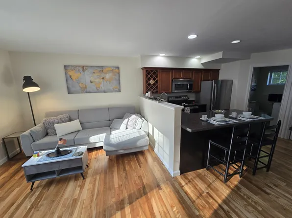 5 Spring St APT B, Newmarket, NH 03857