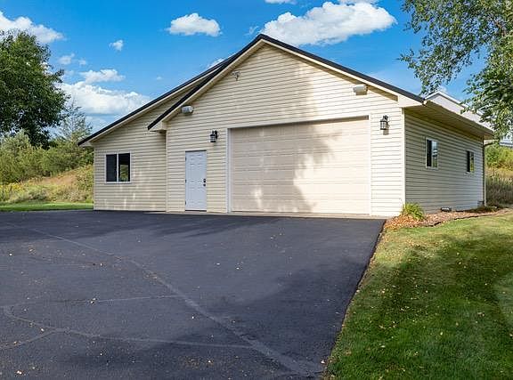 3rd image of 834 Prairie Meadows Dr