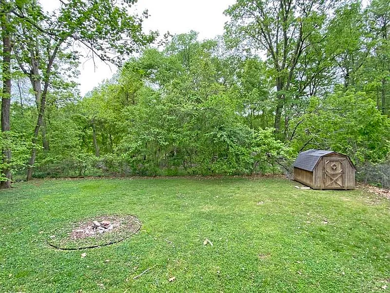398 Louise Ln — Photo 14
