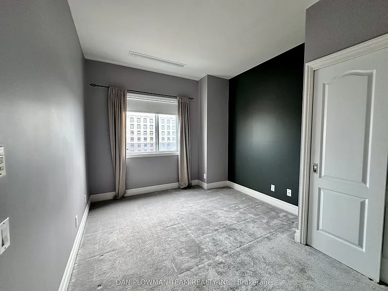 44 Bond St W #607 — Photo 21