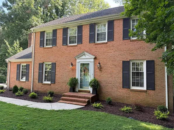 1710 Price Dr, Farmville, VA 23901