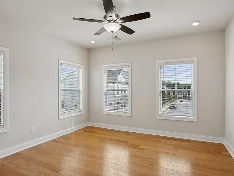 1445 Calvert Ln — Photo 15