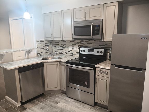 2nd image of 600 N 11th St #1