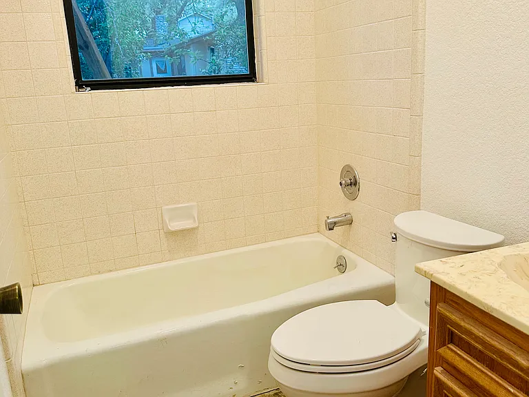 11400 Oak View Dr — Photo 4