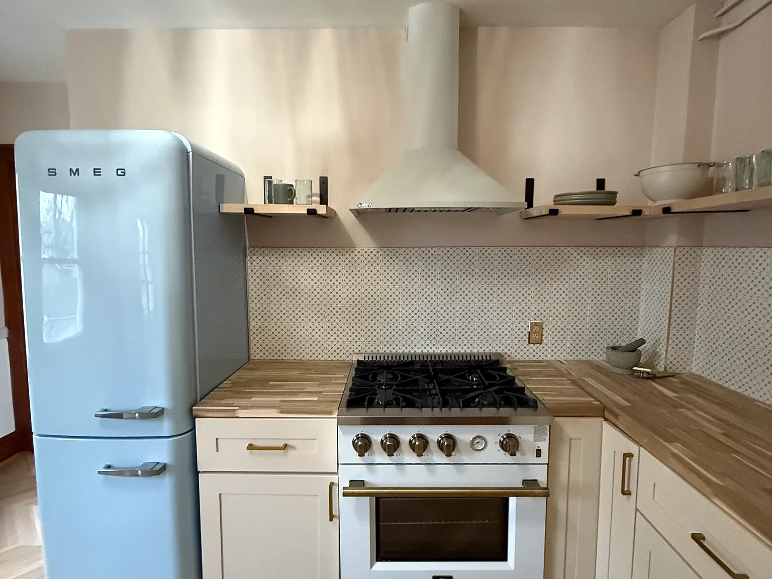 3 bed, 1250 sqft, $2,200 — Photo 2