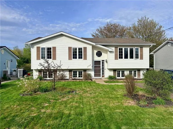 132 Tipperary St, Shediac, NB E4P 2V9