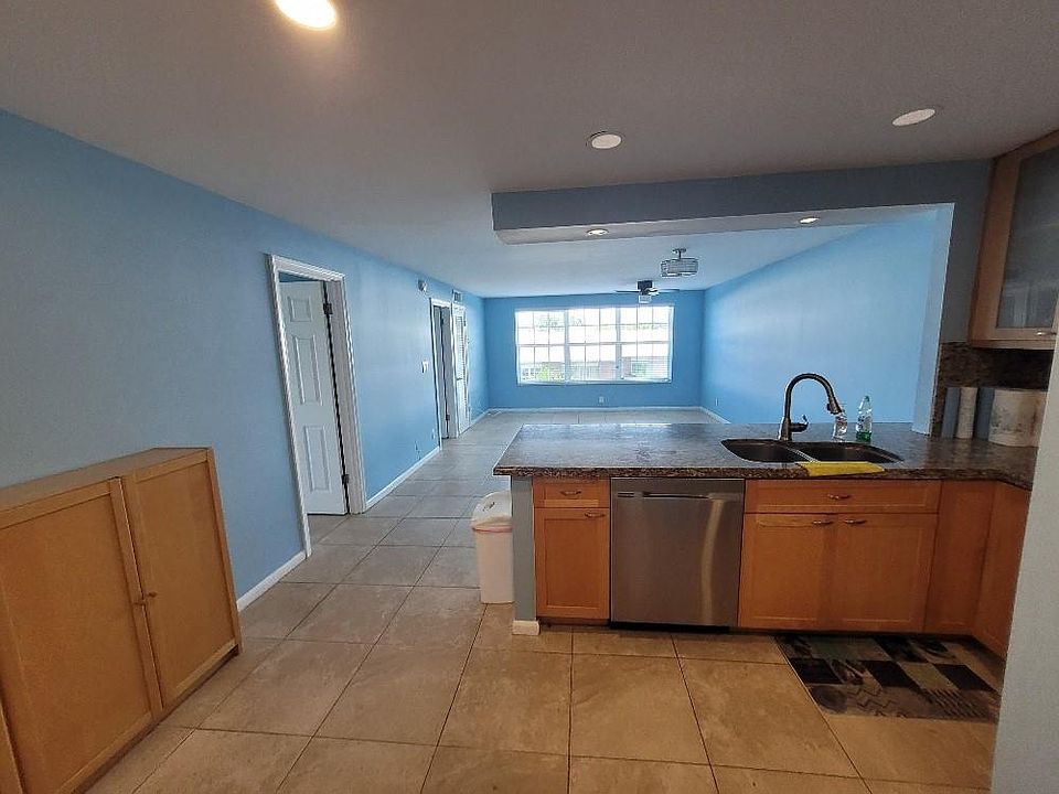 1st image of 2420 SE 17th St