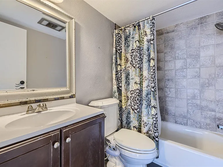 1050 N Corona St #107 — Photo 9