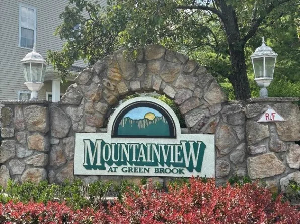 124 Wallace Ct #701, Green Brook Twp., NJ 08812