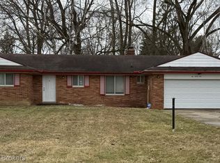 1095 Cora Dr, Flint, MI 48532